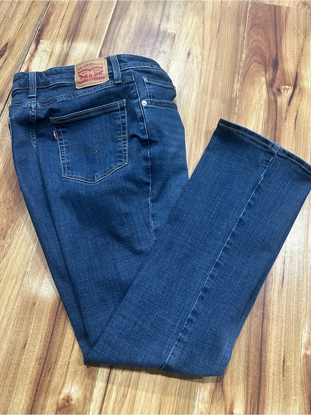 #017 Levi's Women's Dark Blue Slim Straight Jeans EUC